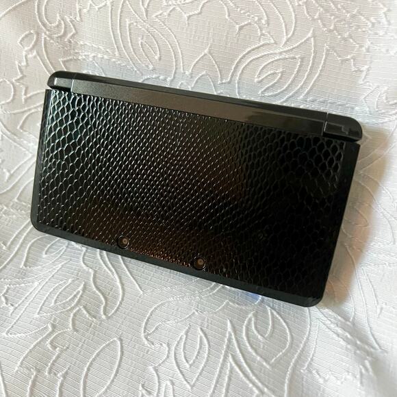 Metal Gear Solid Snake Eater 3D Premium Package 3DS Console in Box - Picture 3 of 5